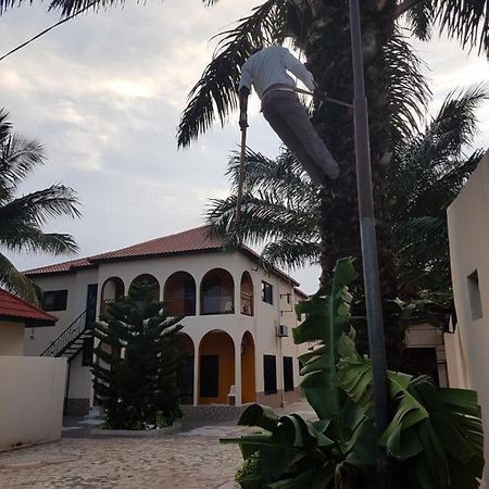 London Innn Gambia Brufut Exterior photo