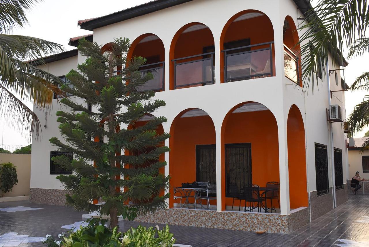 London Innn Gambia Brufut Exterior photo