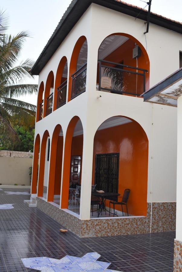 London Innn Gambia Brufut Exterior photo