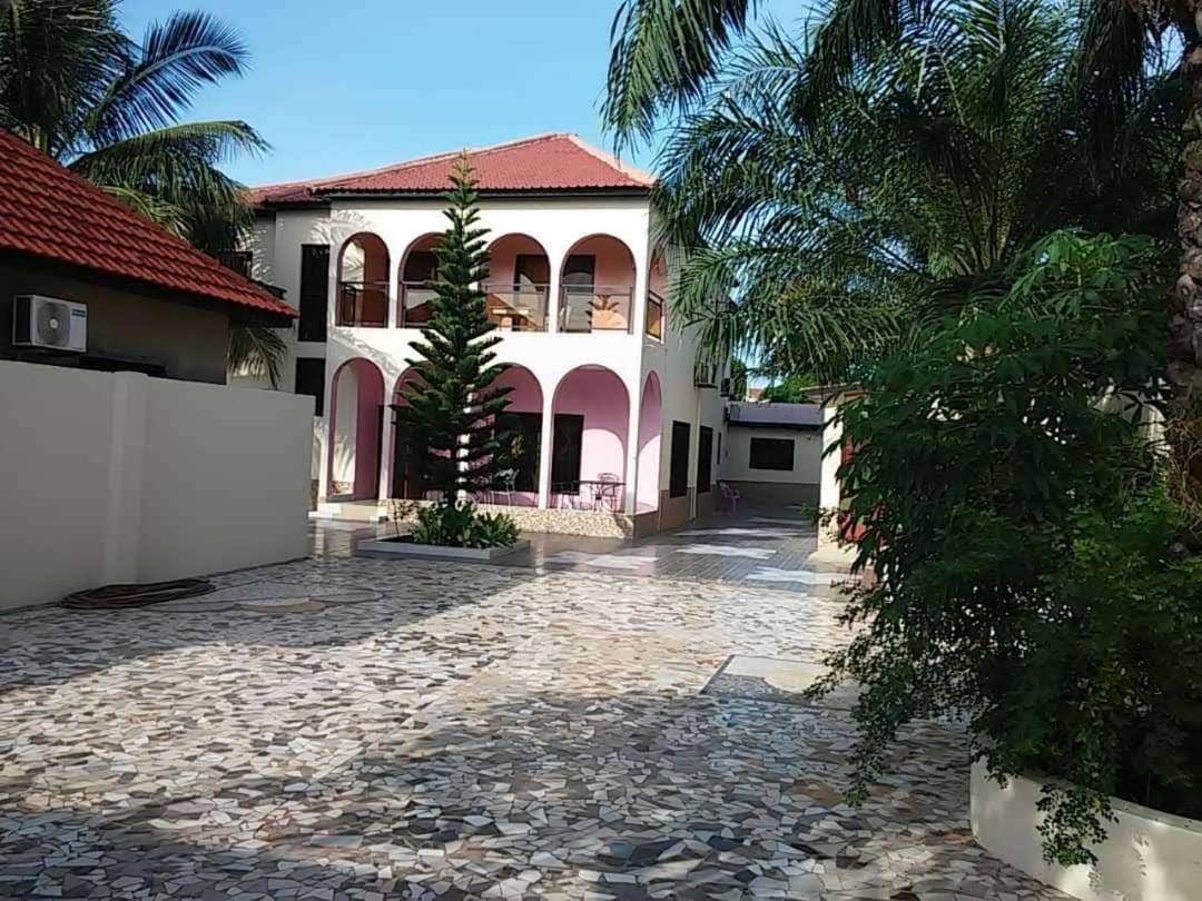London Innn Gambia Brufut Exterior photo