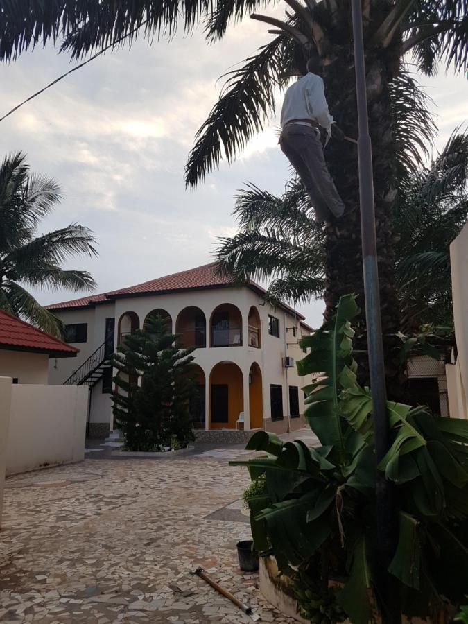 London Innn Gambia Brufut Exterior photo