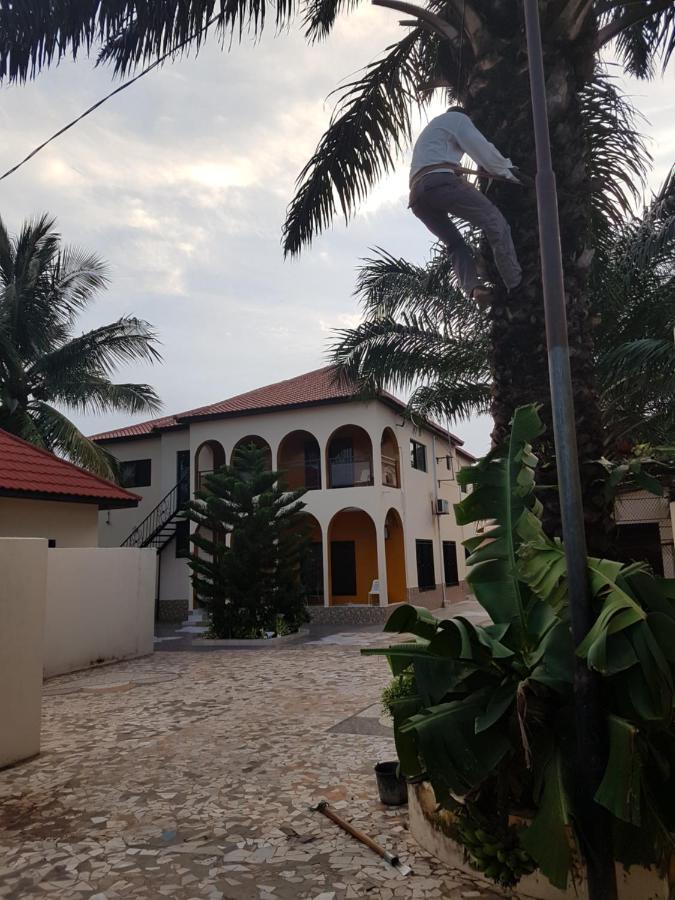 London Innn Gambia Brufut Exterior photo
