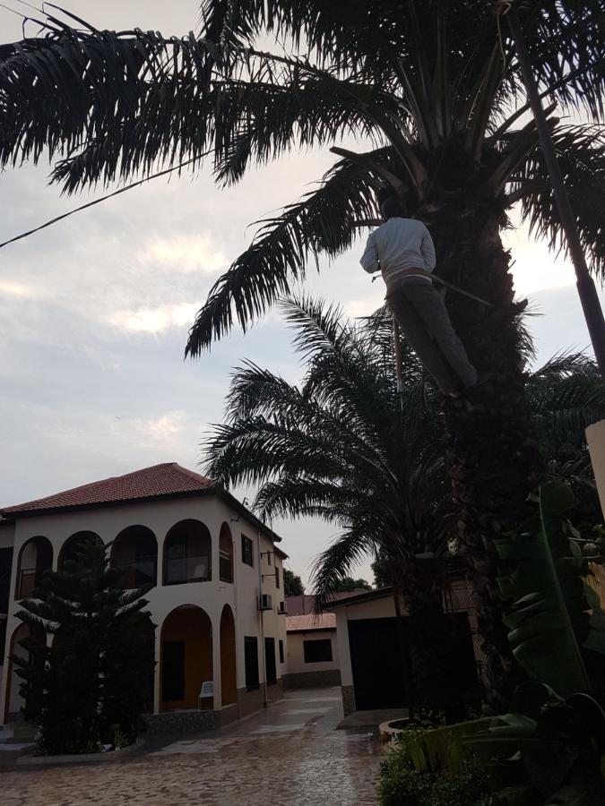 London Innn Gambia Brufut Exterior photo